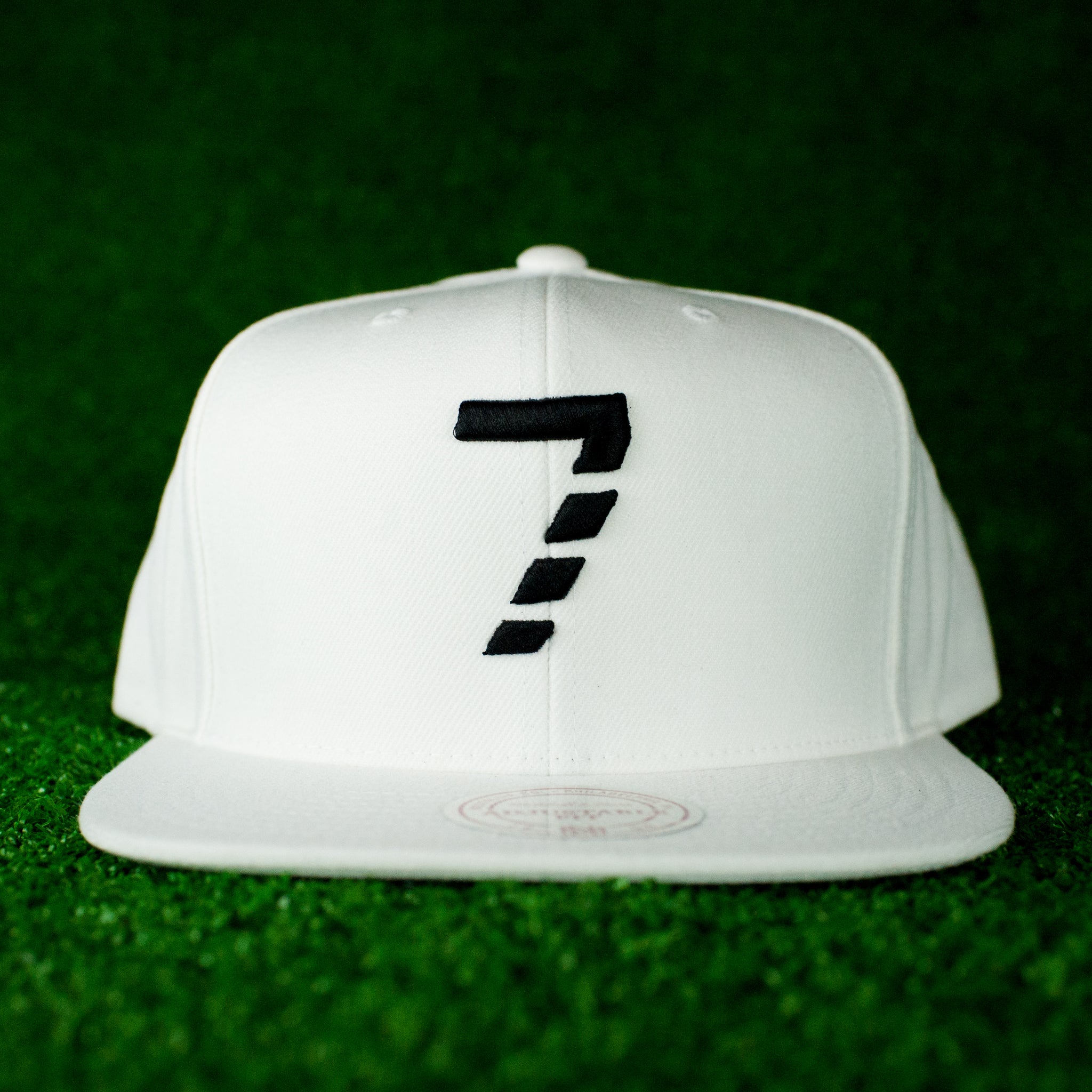 Mitchell & Ness x 7 Stitches Snapback (White/Black)